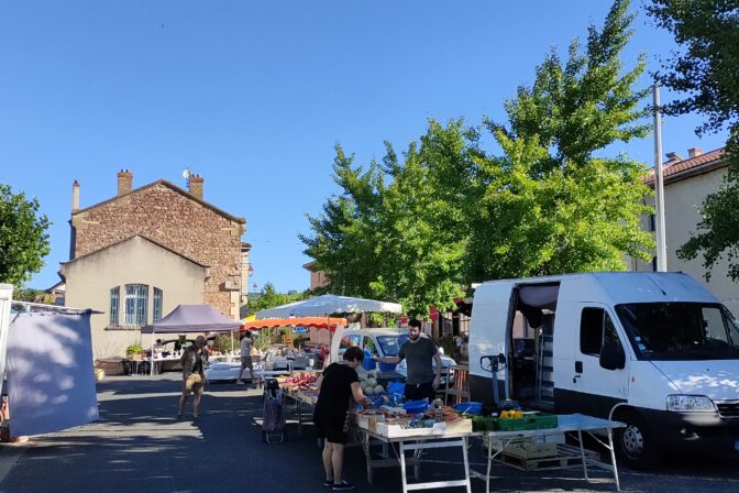 Marché hebdomadaire le lundi matin